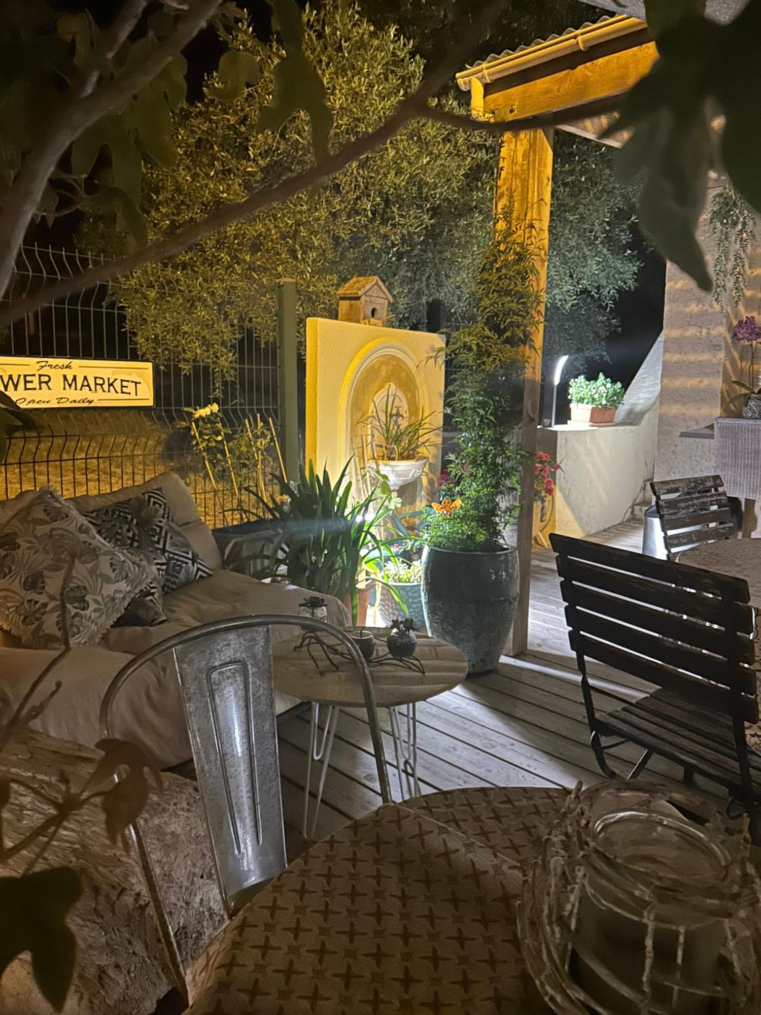 Hotel Auberge Provencale Saint-Raphaël Екстериор снимка